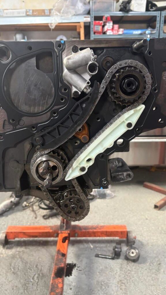 photo 5852496306855677041 y