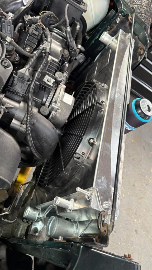 photo 5852496306855677051 y