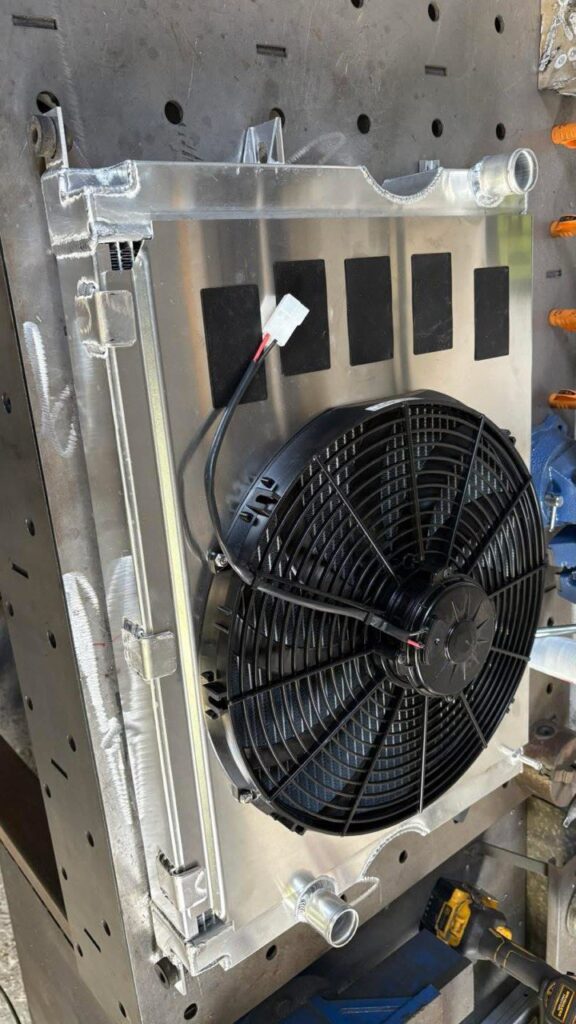 photo 5852496306855677074 y